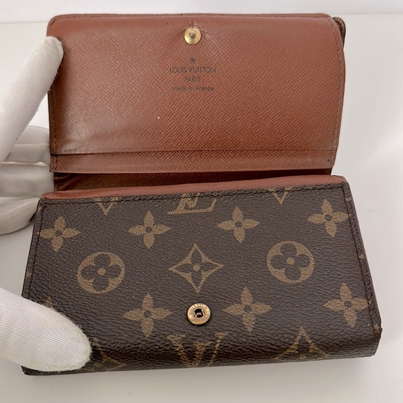 Authenticated LOUIS VUITTON Monogram Tressor Wallet - Picture 8 of 14
